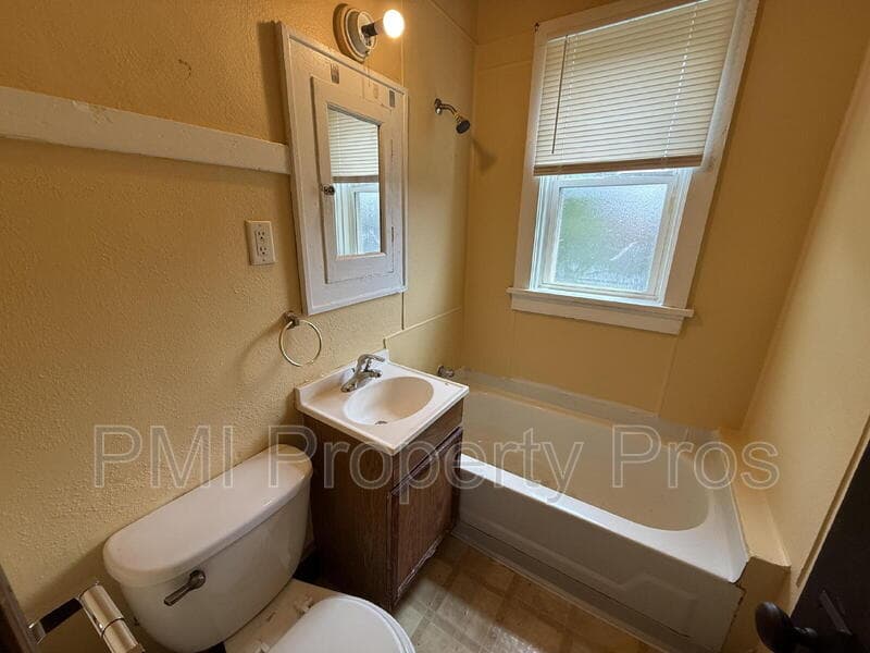 Milwaukee Condo: 2441 N Dr. William Finlayson St (Upper)