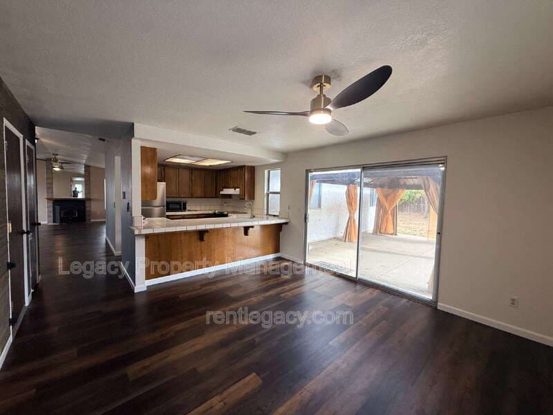 Sacramento House: 8609 Oakbank Way