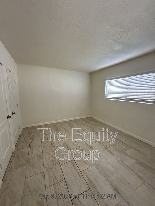 Hanford Condo: 580 South Richmond Avenue