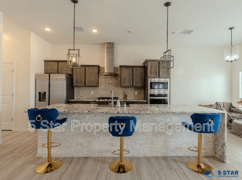 El Paso House: 2233 Mike Price Dr
