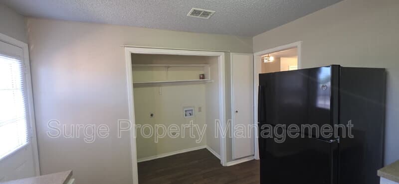 Benbrook Condo: 233 Vista Way
