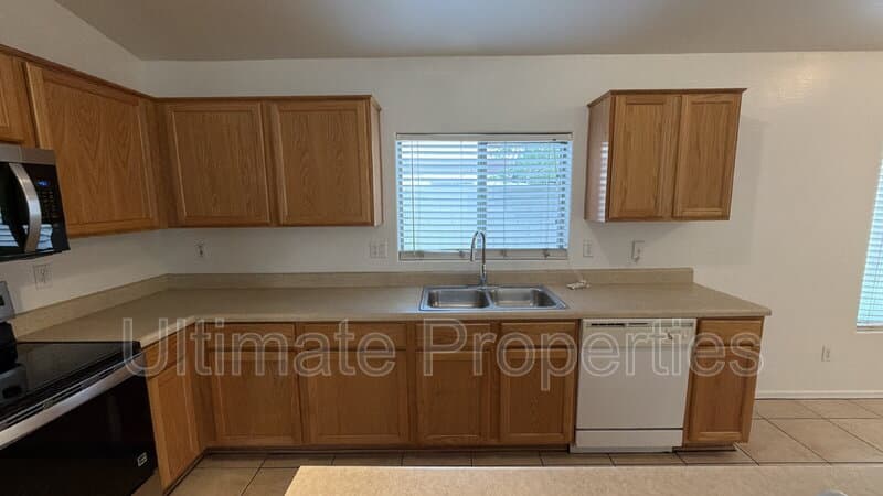 Glendale House: 7145 W Maryland Ave
