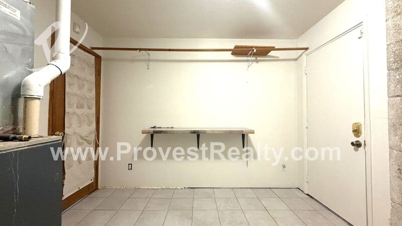 Victorville House: 13043 4th Ave