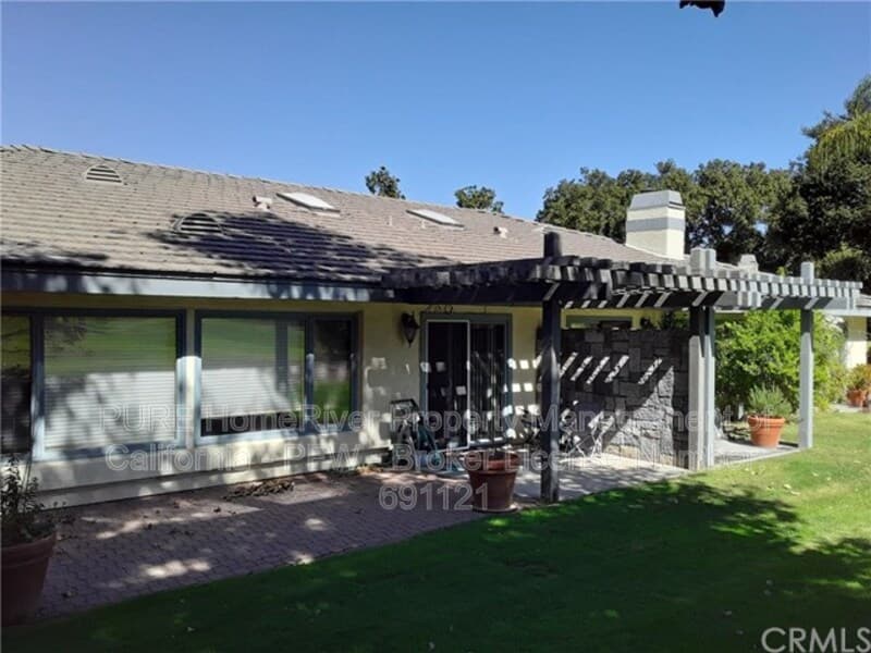 Murrieta House: 38421 Oaktree Loop