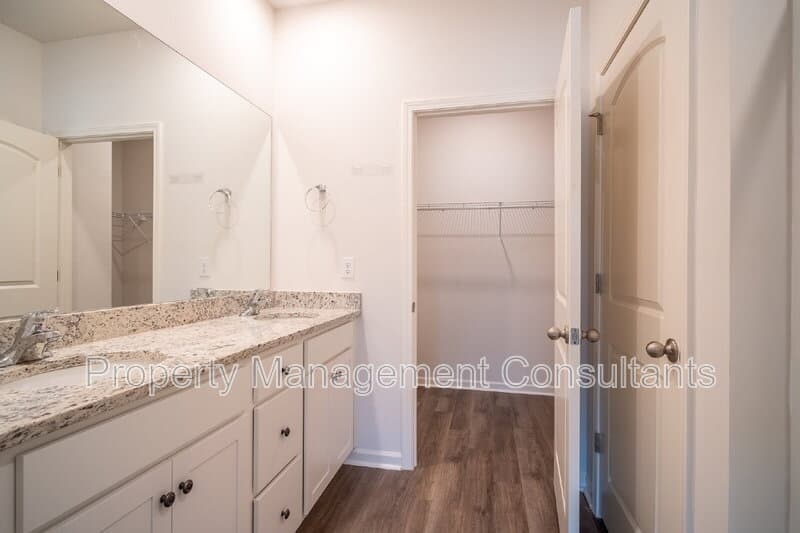 Madison House: 217 Bay Pine Dr