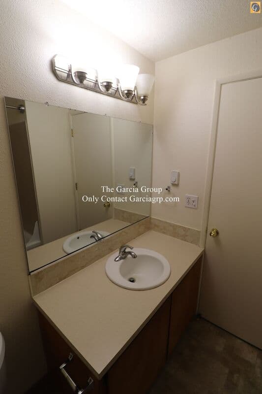 Oregon City Townhome: 581 Holmes Lane