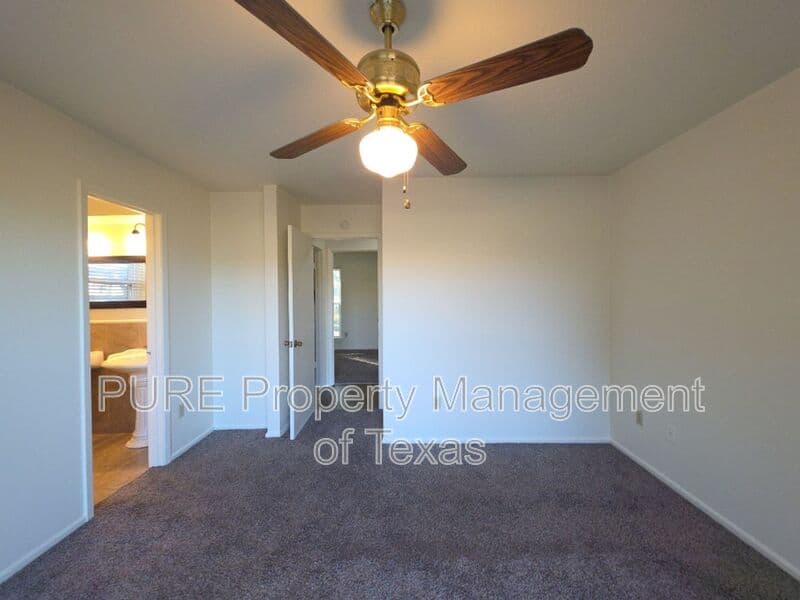 Elgin House: 304 McClendon Dr