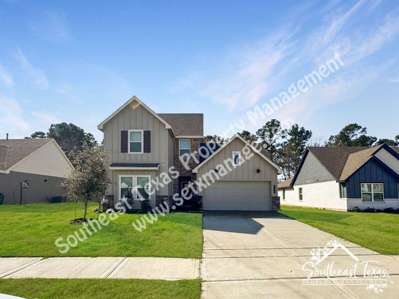Anahuac House: 111 Lakeway Circle