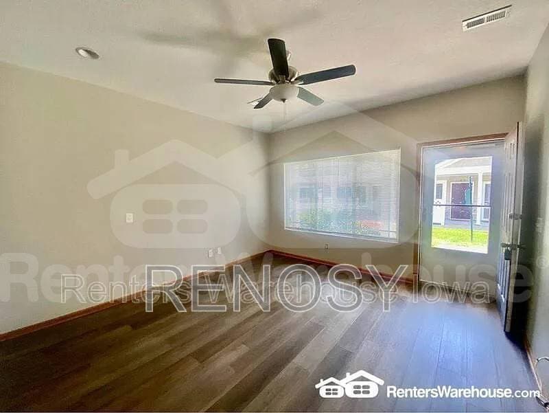 Ankeny House: 1143 ne 8th lane