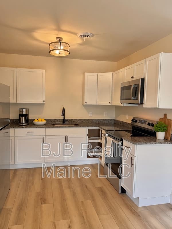 Portland Condo: 156 Woodford St.