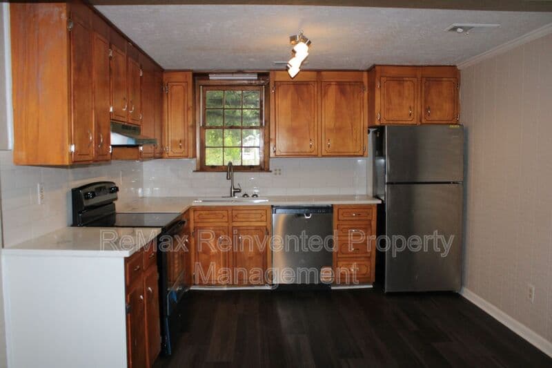 Aiken House: 3328 Vaucluse Rd.