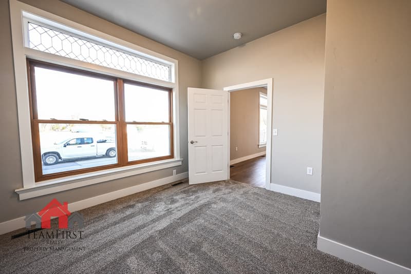 Black Creek Condo: 205 North Maple Street - 102
