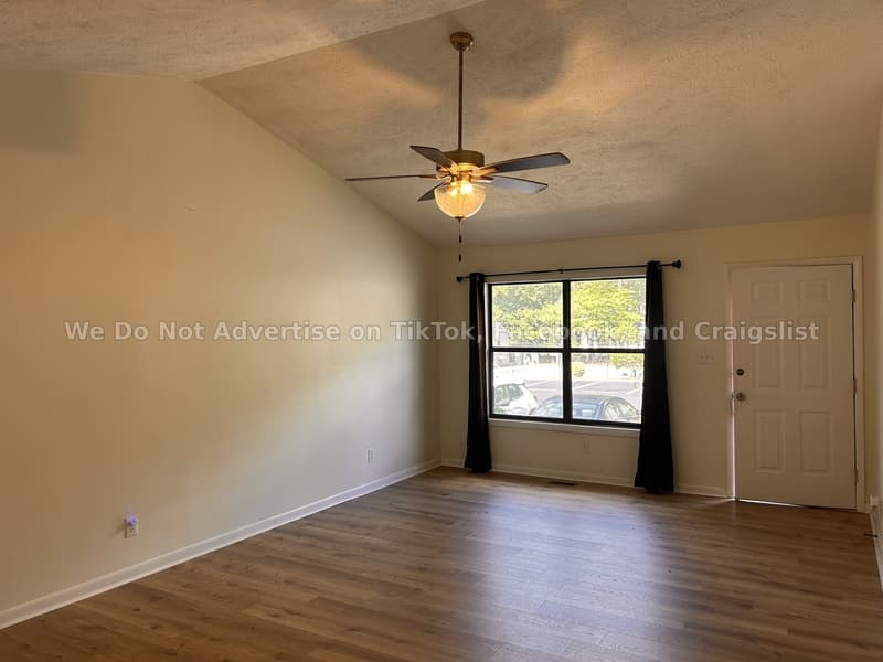 Fayetteville House: 137 Villa Drive