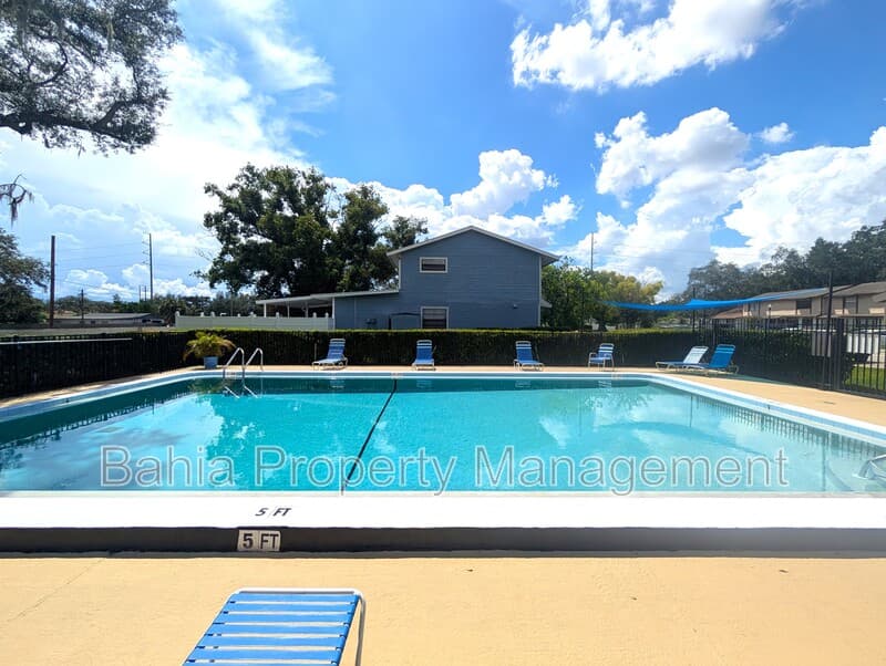 Tampa Townhome: 3441 Oak Trail Ct