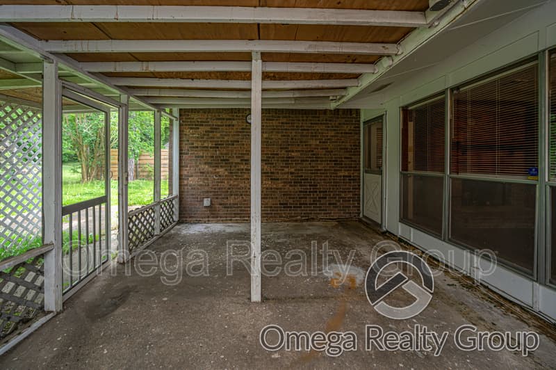 Montgomery House: 4078 Strathmore Dr