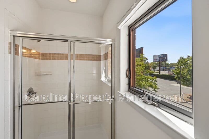 Charlotte House: 516 New Bern Station Ct