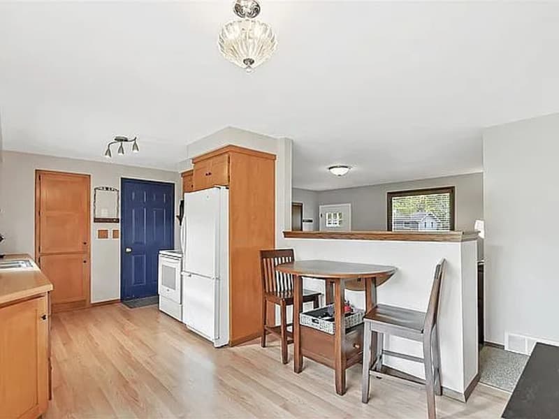 Ashwaubenon House: 2217 Barberry Lane