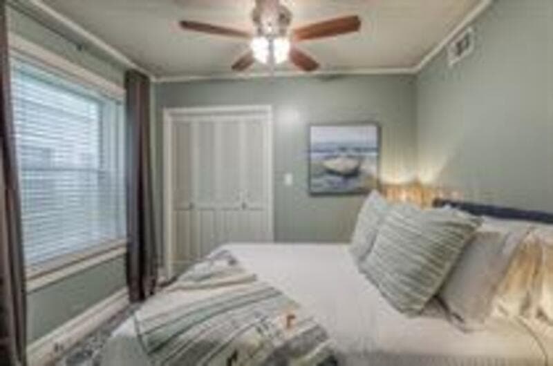 Kansas City Condo: 3400 Gillham Rd - 1N
