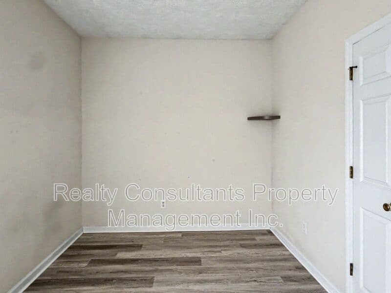 Fayetteville House: 7701 Redwood Avenue