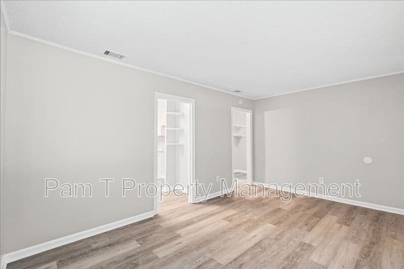 Savannah House: 5517 Emory Drive