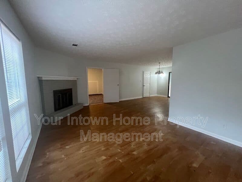 Decatur House: 4454 Blackbirch Lane