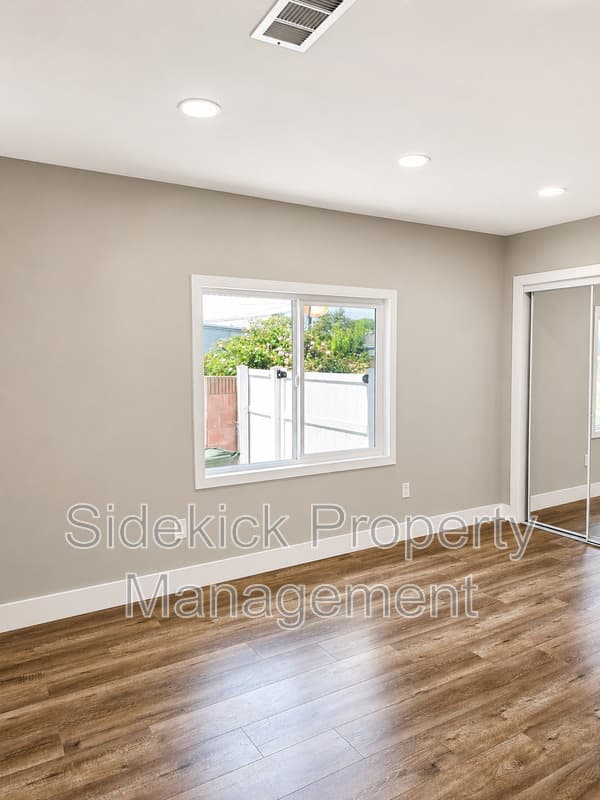 Whittier House: 11443 Dicky St