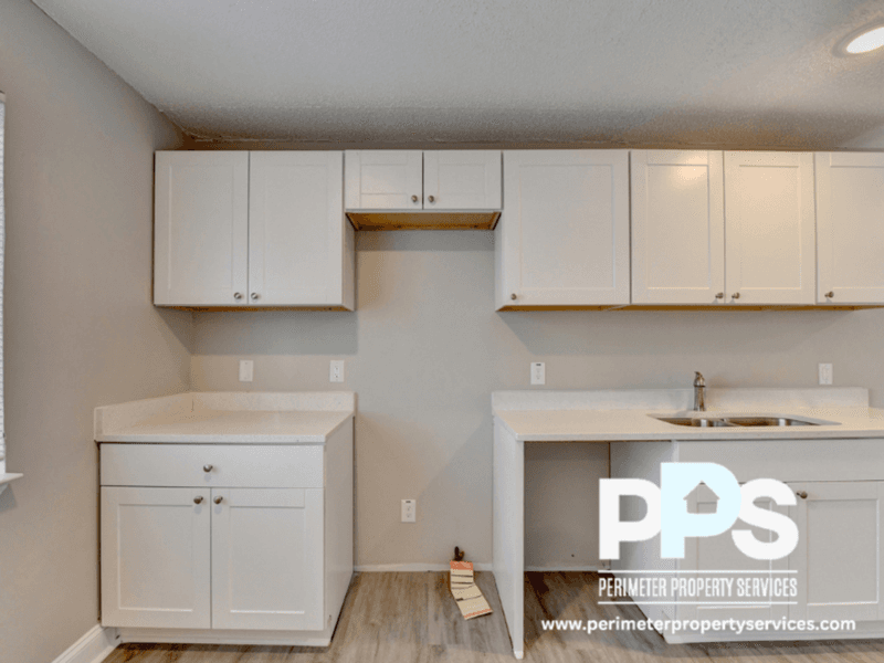 Atlanta House: 390 West Lake Avenue