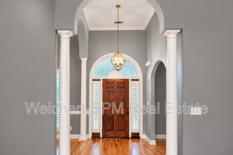 Bartlett House: 7341 4th Avenue Bartlett, TN 38135