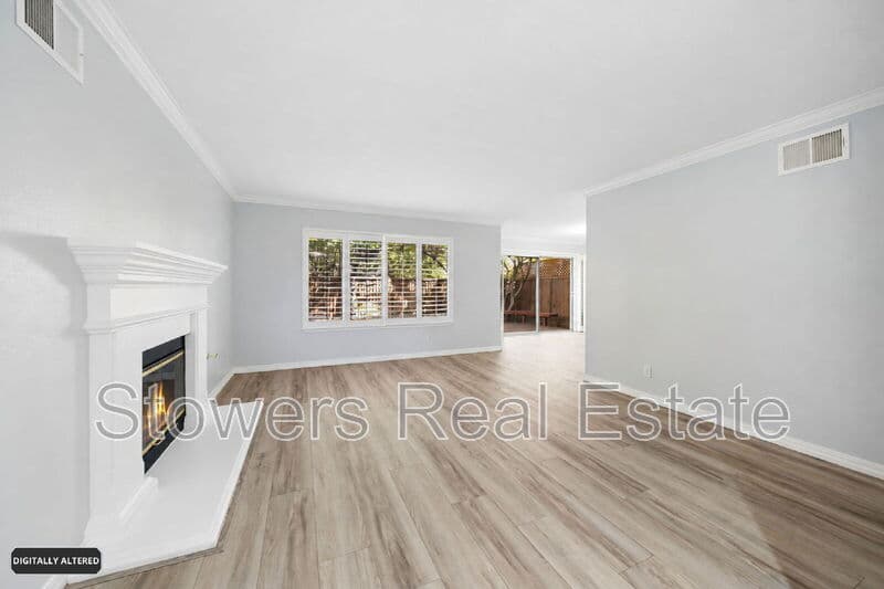 San Ramon Townhome: 613 S Blackbrush Ln