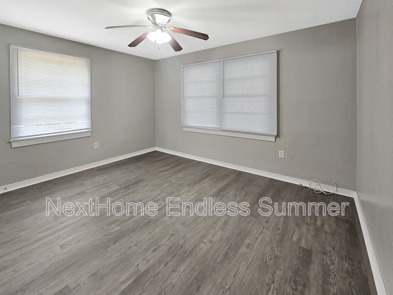 Jacksonville House: 2524 Forest Boulevard