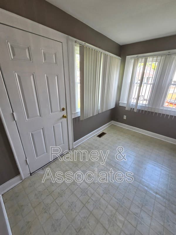 Louisville House: 3220 Grant Ave