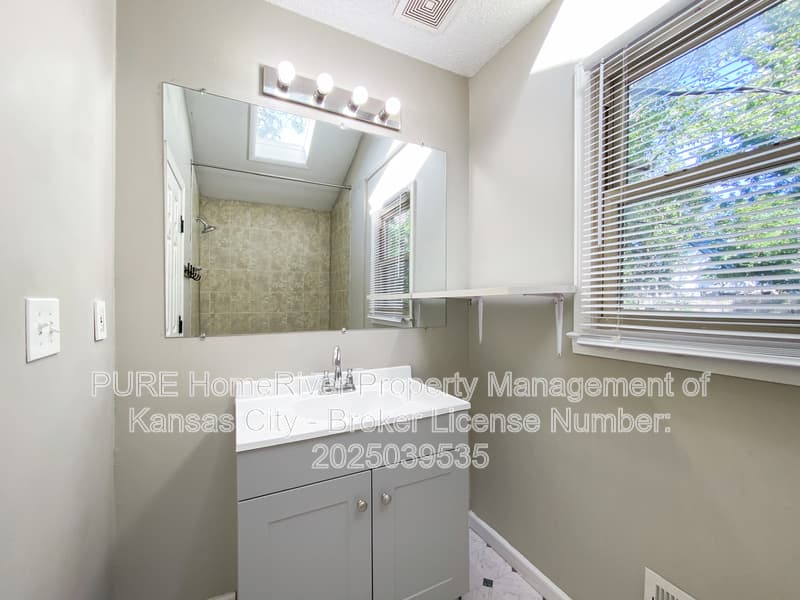 Kansas City House: 418 NE 55th St