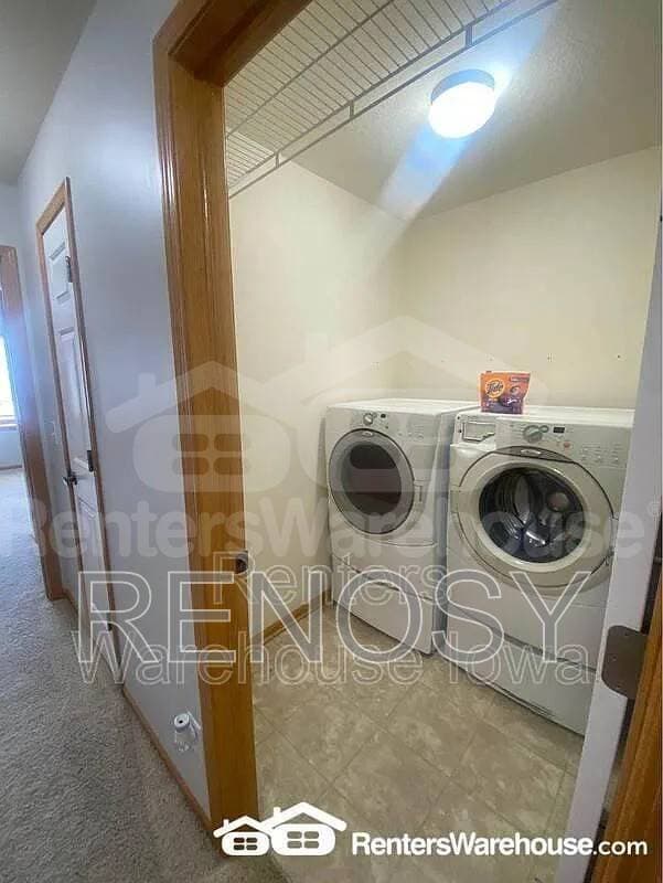 Ankeny House: 1143 ne 8th lane