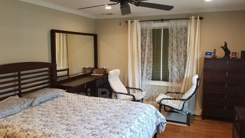 Hyde Park House: 29 Manila Avenue
