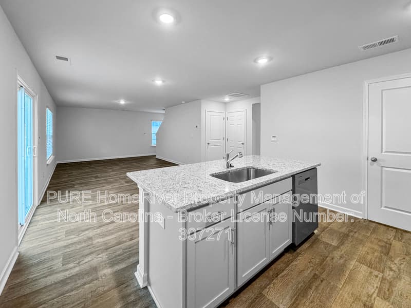 Winston Salem House: 4704 Mount Hope Dr