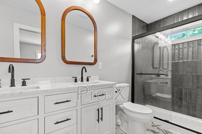Bentonville House: 809 Carson Drive