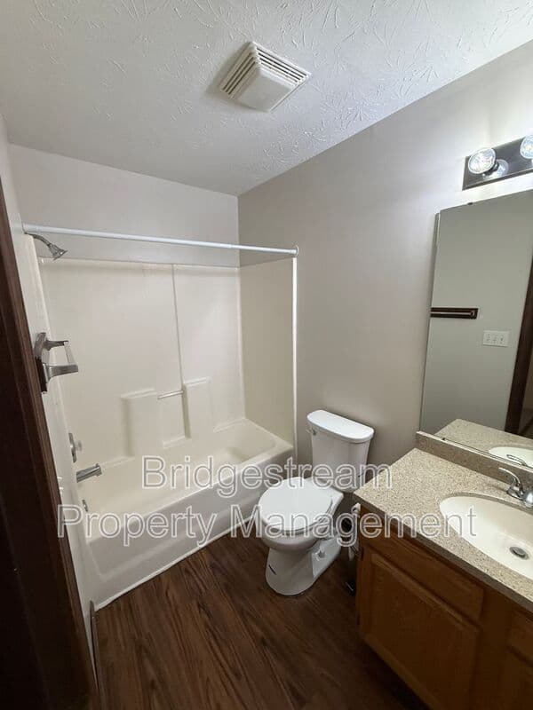 Germantown House: 136 Colonial Circle