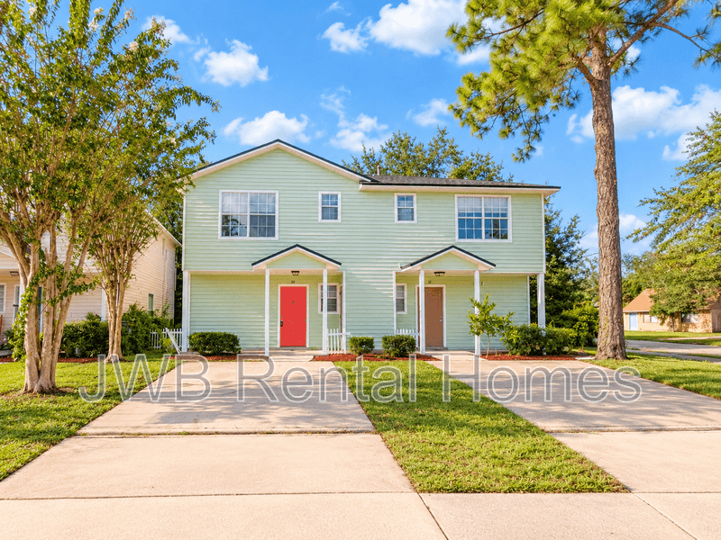 Atlantic Beach Townhome: 90 W 6th St
