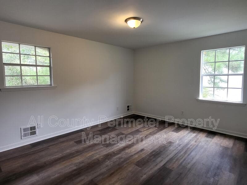Atlanta House: 6370 Ashdale Drive