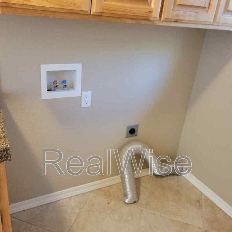 Merlin House: 373 Donet Ln