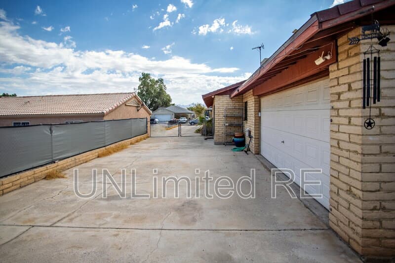 Bullhead City House: 1385 Church Dr