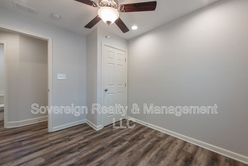Atlanta House: 455 Bolton Rd NW