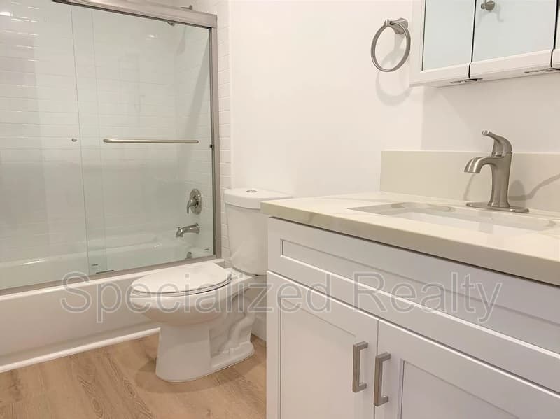Studio City Condo: 12325 Moorpark St.
