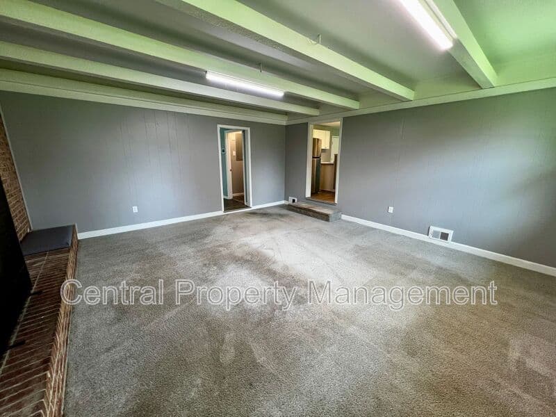 Spartanburg House: 104 Madison Circle
