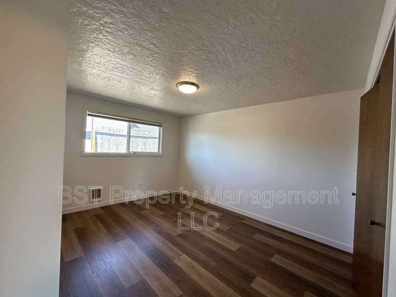 Mount Angel Condo: 740 North Main Street - 2