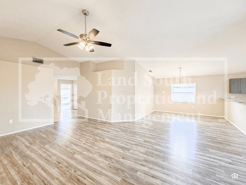 Lakeland House: 428 Emerald Cove Loop