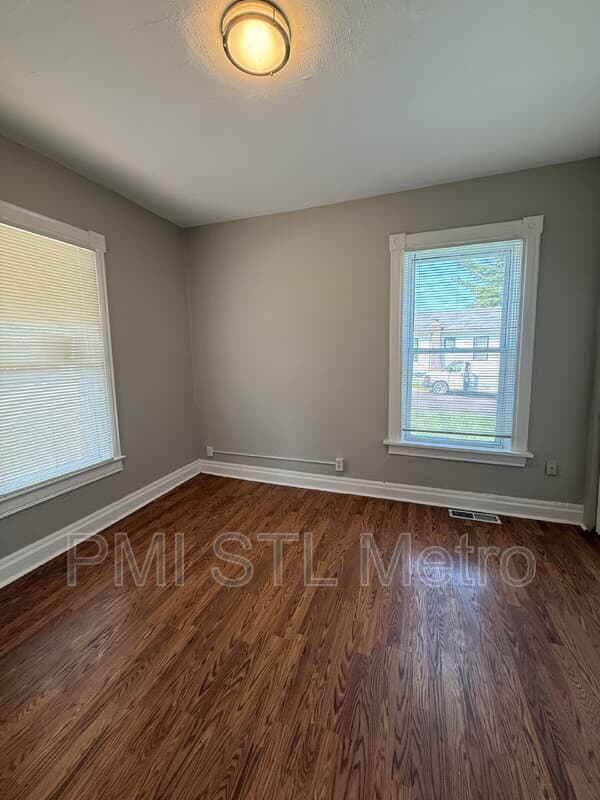 St. Louis House: 5548 Jennings Station Road