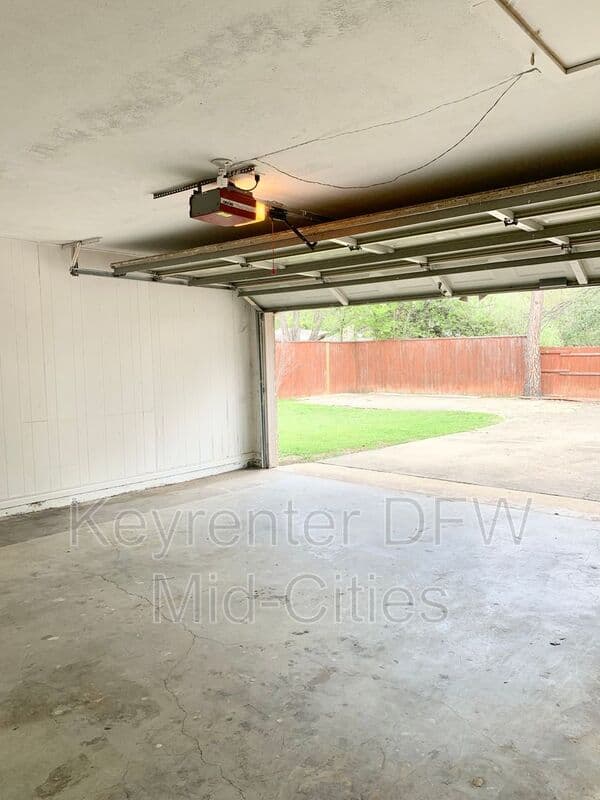 Irving House: 505 E Scotland Dr