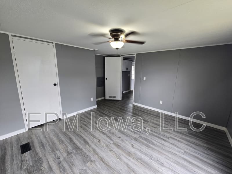 Cedar Falls House: 700 West Ridgeway Avenue Lot 138
