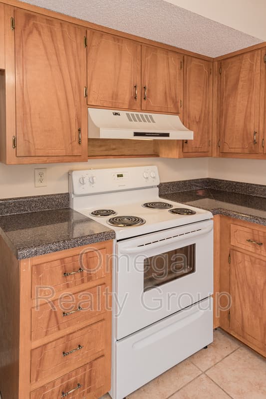 Birmingham Townhome: 2407 Hampstead Dr